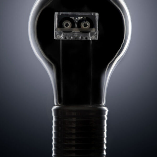 Light bulb - for book cover O Dia em Que Fizemos Contato