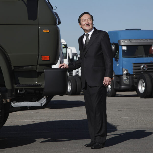 The Fantastic Fabric of Trucks - Lineu Takayama - HR Director of MAN Latin America - for Exame magazine